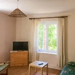 Cosy Lisiere De Foret