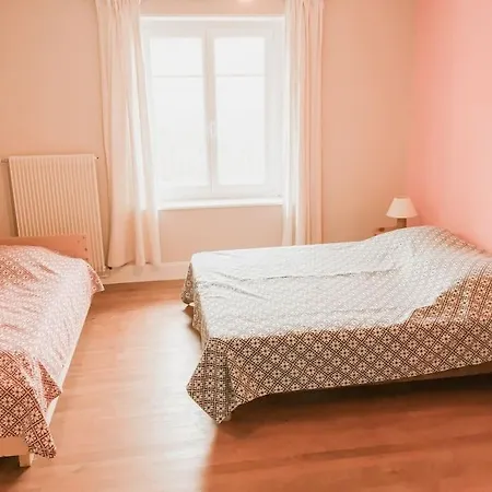 Cosy Lisiere De Foret Chalet